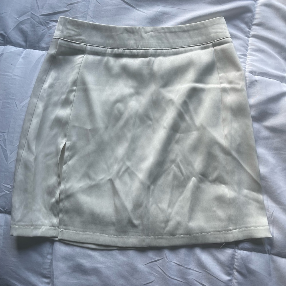 Shekou white skirt